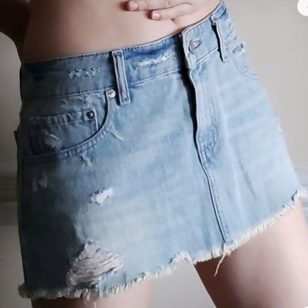BDG Urban Outfitters Distressed Denim Mini Skirt Size 29 NWT